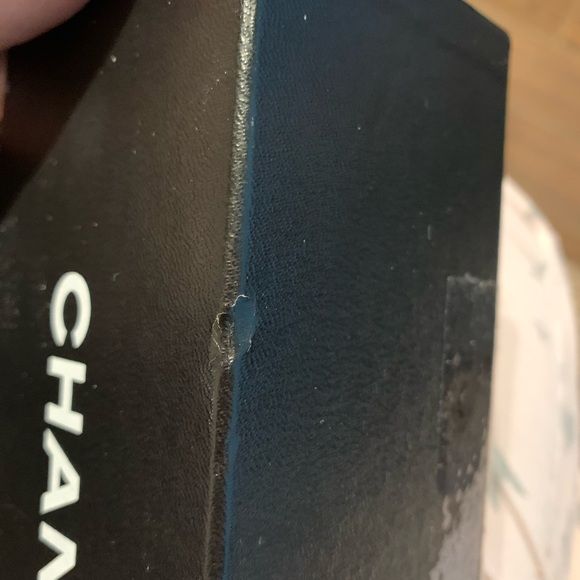 Chanel sunglasses box hard cover, tiny dented - Picture 2 of 6